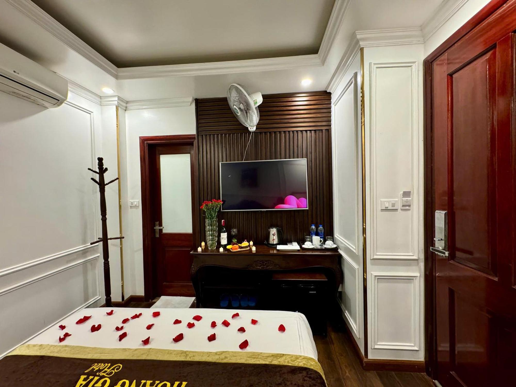 Hoang Gia Hotel Nhan Hoa Hanoi Buitenkant foto