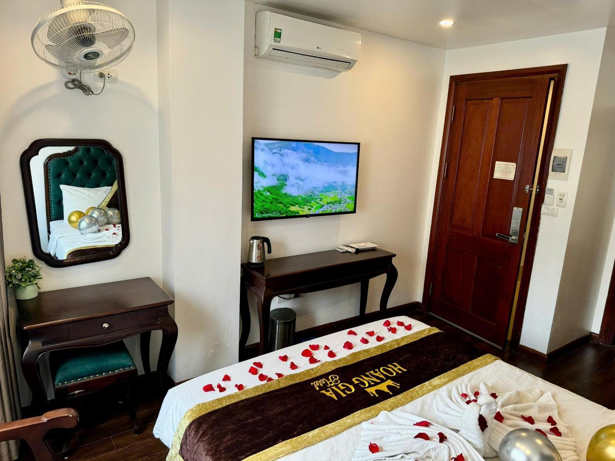 Hoang Gia Hotel Nhan Hoa Hanoi Buitenkant foto
