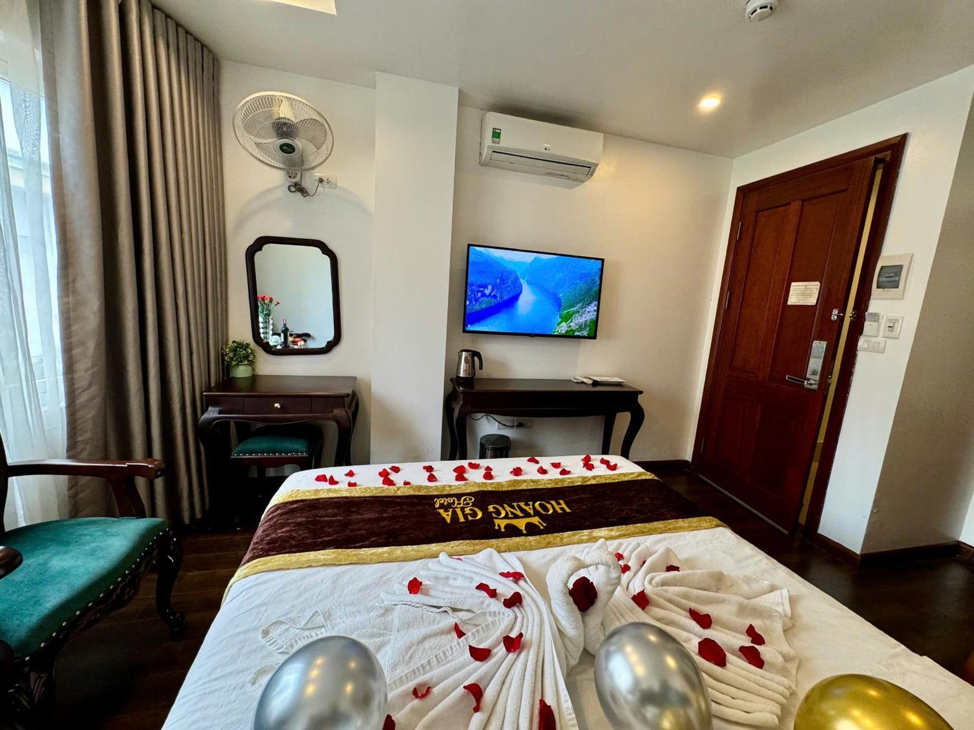 Hoang Gia Hotel Nhan Hoa Hanoi Buitenkant foto