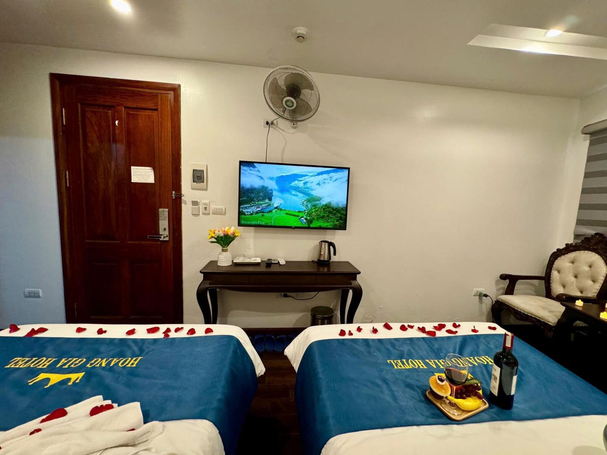Hoang Gia Hotel Nhan Hoa Hanoi Buitenkant foto